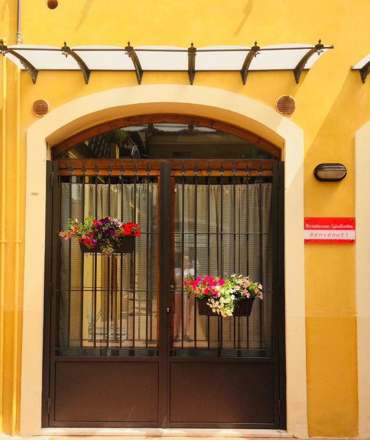 Апартаменты Residenza Giulietta Римини Экстерьер фото
